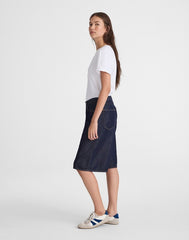 The V-Waist Bermuda Short in Airy Denim RINSE WASH