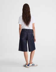 The V-Waist Bermuda Short in Airy Denim RINSE WASH