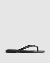 The Iggy Thong Sandal in Leather TRUE BLACK