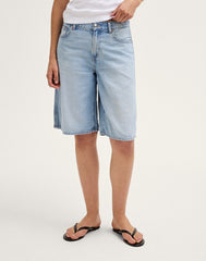 The V-Waist Bermuda Short in Airy Denim FOSTER WASH