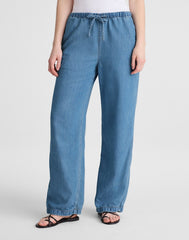 Pull-On Jeans in Airy Denim LIDO WASH