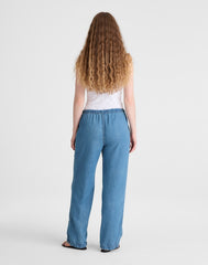 Pull-On Jeans in Airy Denim LIDO WASH