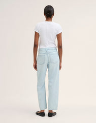 The Curvy Darted Barrel-Leg Jean in Airy Denim LAGUNA WASH