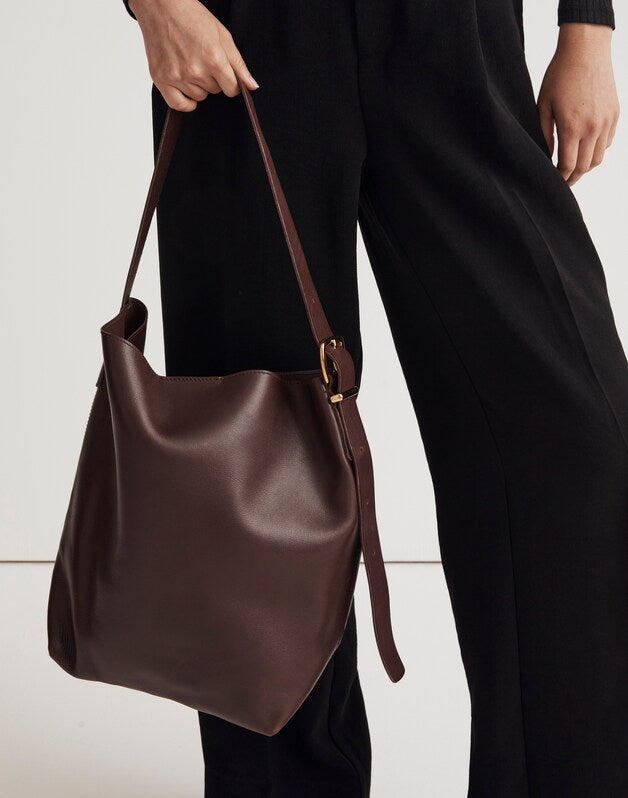 The Essential Bucket Tote in Leather CHOCOLATE RAISIN