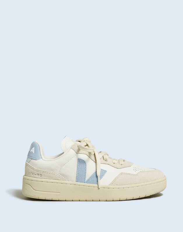Veja&trade; V-90 Sneakers EXTRA WHITE STEEL