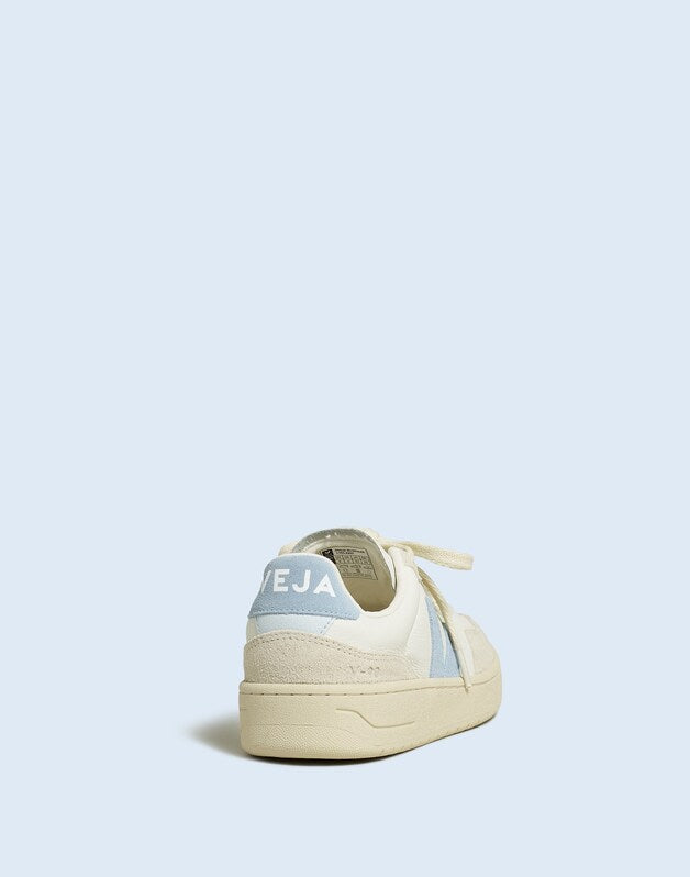 Veja&trade; V-90 Sneakers EXTRA WHITE STEEL