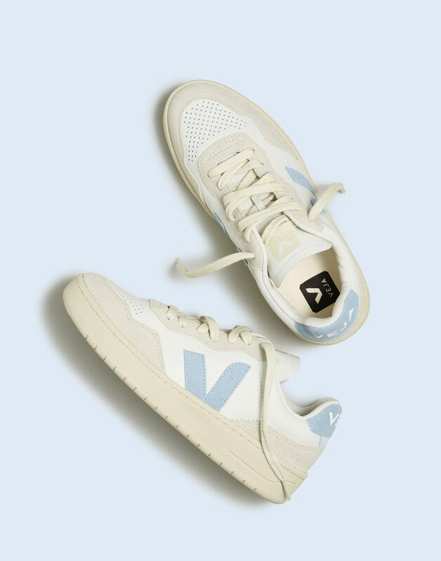 Veja&trade; V-90 Sneakers EXTRA WHITE STEEL