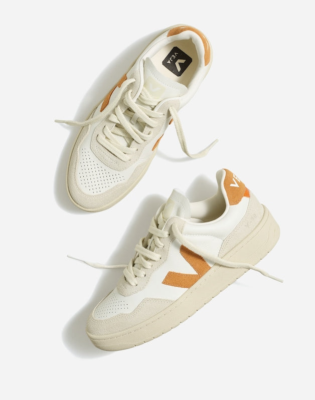Veja&trade; V-90 Sneakers EXTRA WHITE UMBER