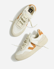 Veja&trade; V-90 Sneakers EXTRA WHITE UMBER