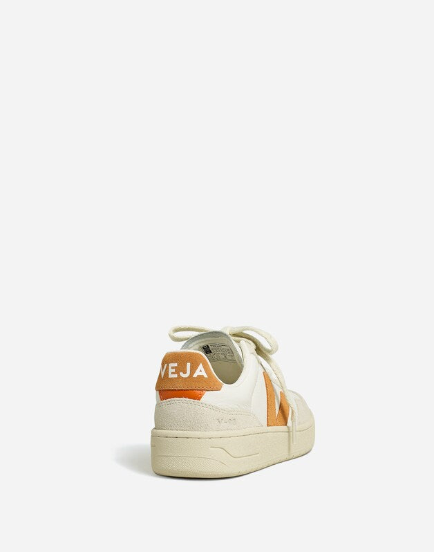 Veja&trade; V-90 Sneakers EXTRA WHITE UMBER