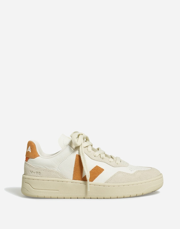 Veja&trade; V-90 Sneakers EXTRA WHITE UMBER