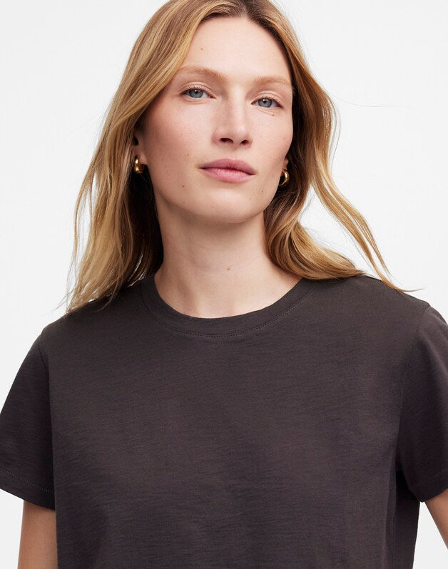 The Easy Crop Crewneck Tee in Soft Slub SOFT CHARCOAL