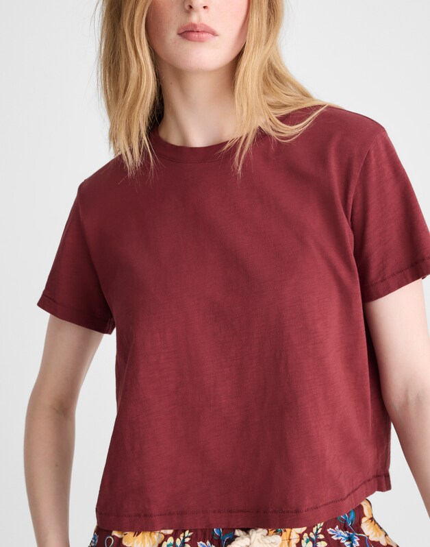 The Easy Crop Crewneck Tee in Soft Slub DUSTY MERLOT