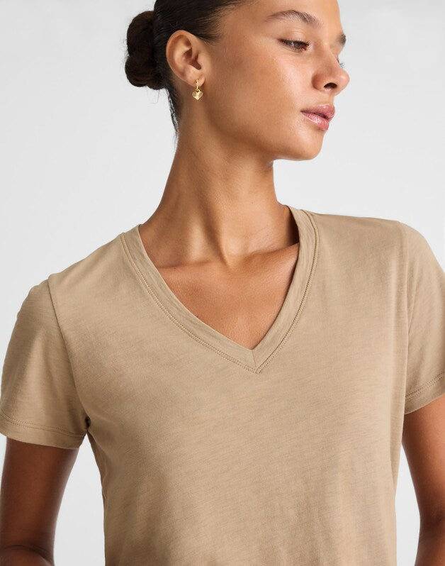 The Easy V-Neck Tee in Soft Slub WET STONE