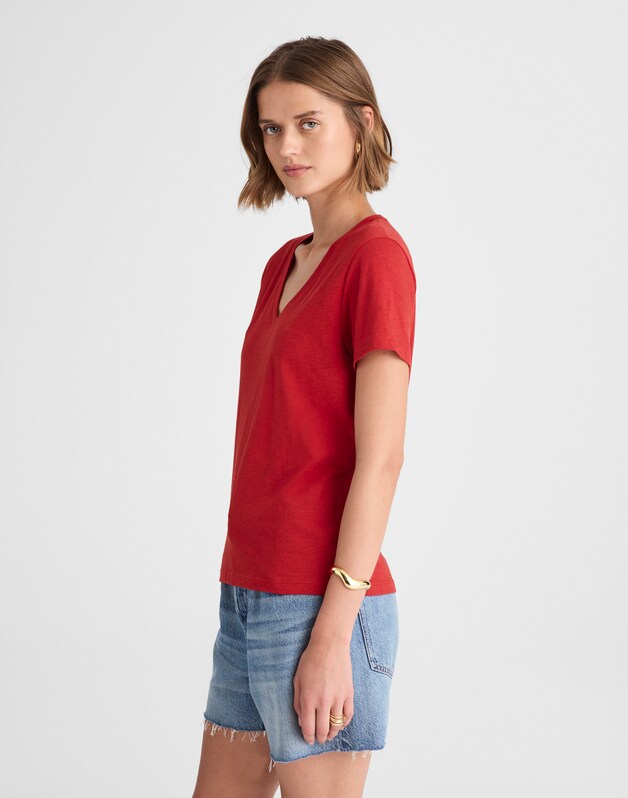 The Easy V-Neck Tee in Soft Slub CHERRY RED