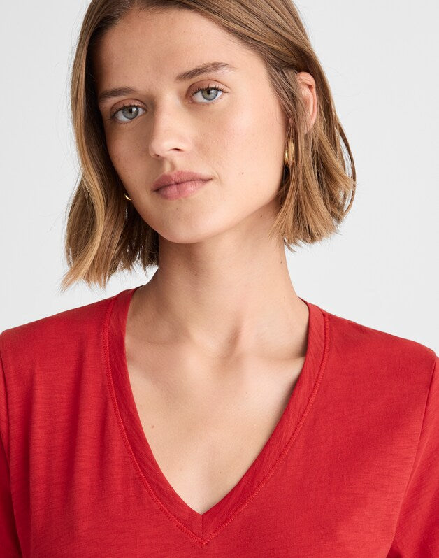 The Easy V-Neck Tee in Soft Slub CHERRY RED