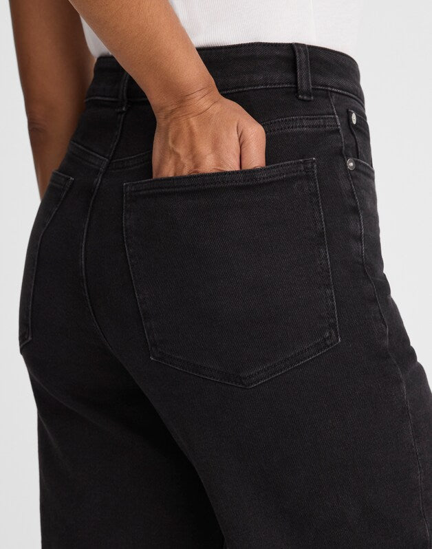 The Curvy Wide-Leg Jean in Super Stretch Denim BLACK FROST