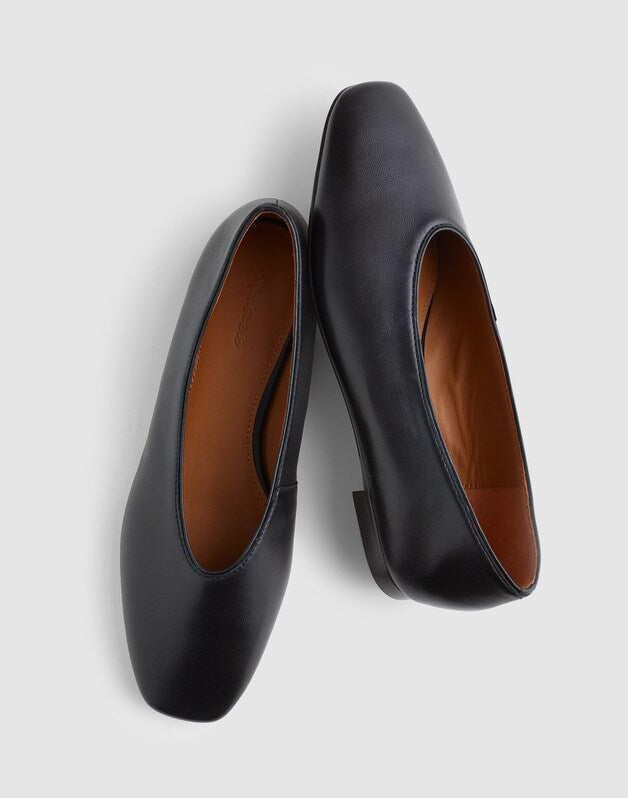 The Mylie Ballet Flat in Leather TRUE BLACK