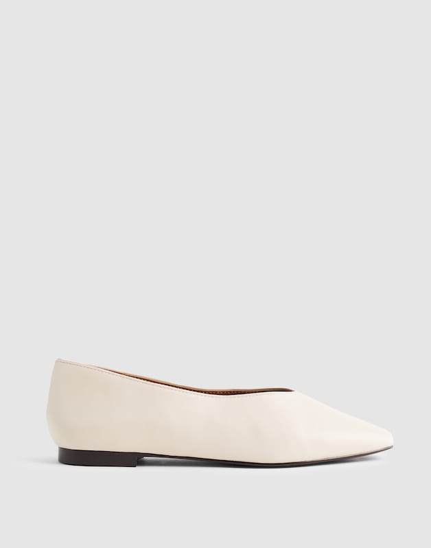 The Mylie Ballet Flat in Leather PEBBLE STONE