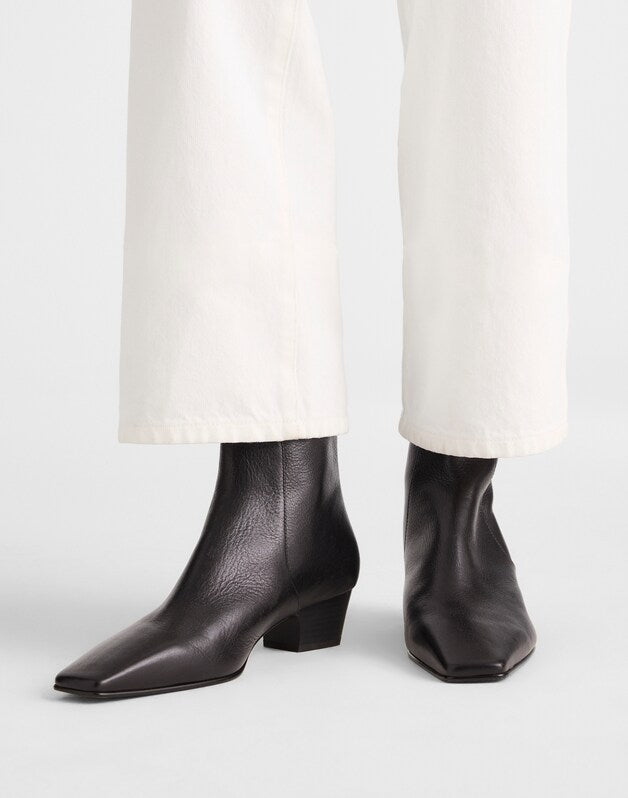 The Lexie Ankle Boot in Leather TRUE BLACK