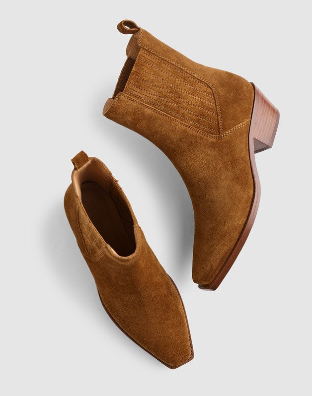 The Ingrid Chelsea Boot in Suede DRIED ACORN