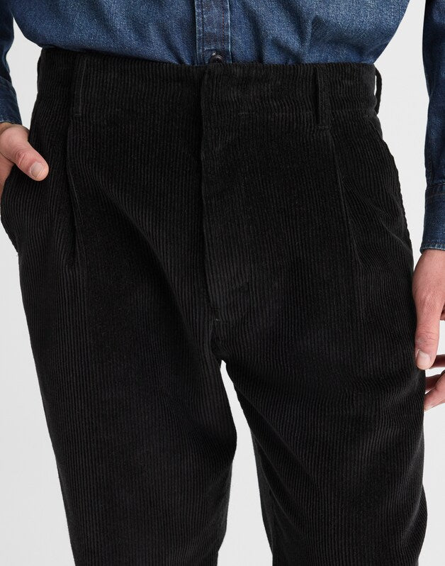 Pleated Trousers in Corduroy WASHED BLACK