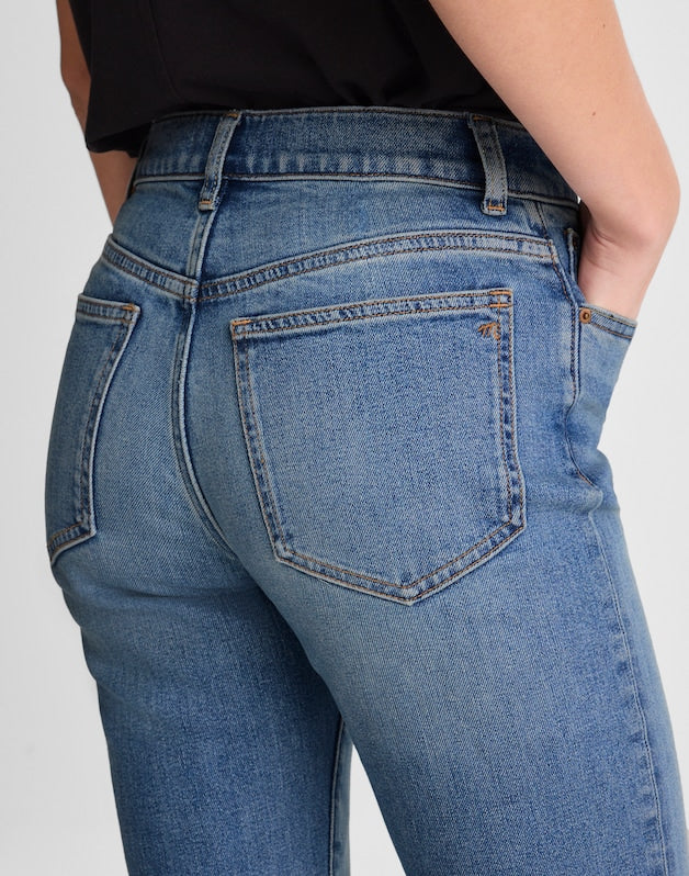 The Petite Jules Slim-Straight Jean CONCHO WASH