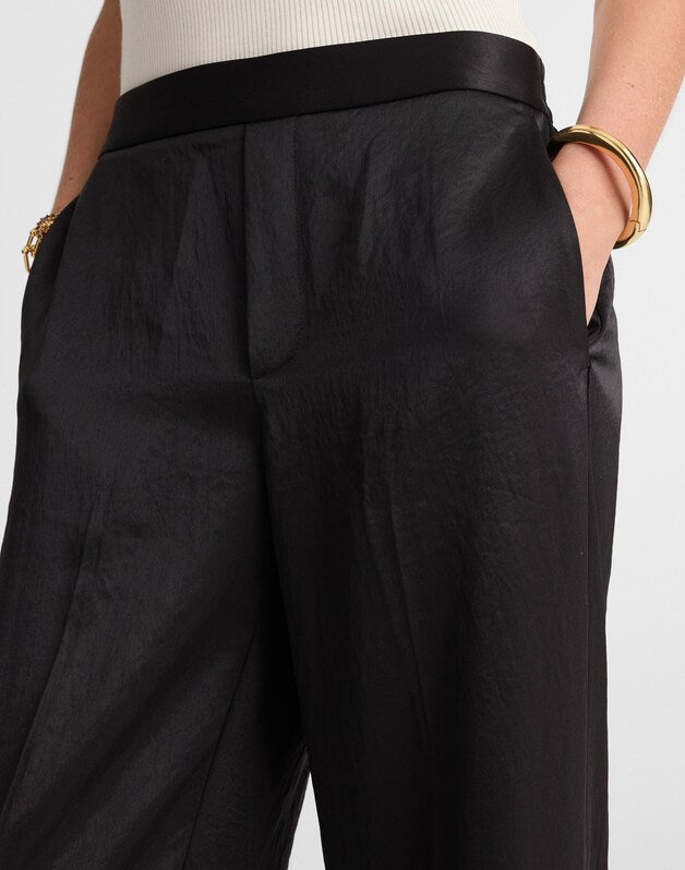 The Easy Pull-On Pant in Satin JET BLACK