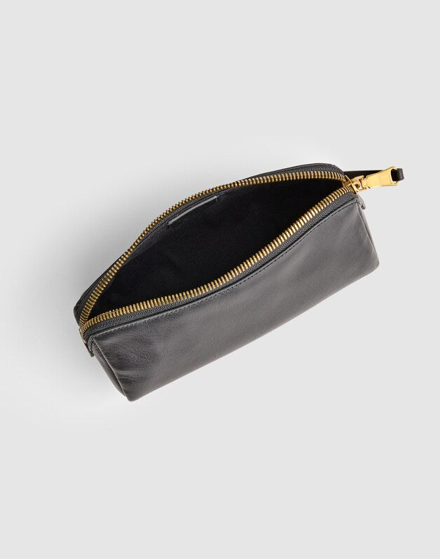 The Makeup Pouch in Leather TRUE BLACK