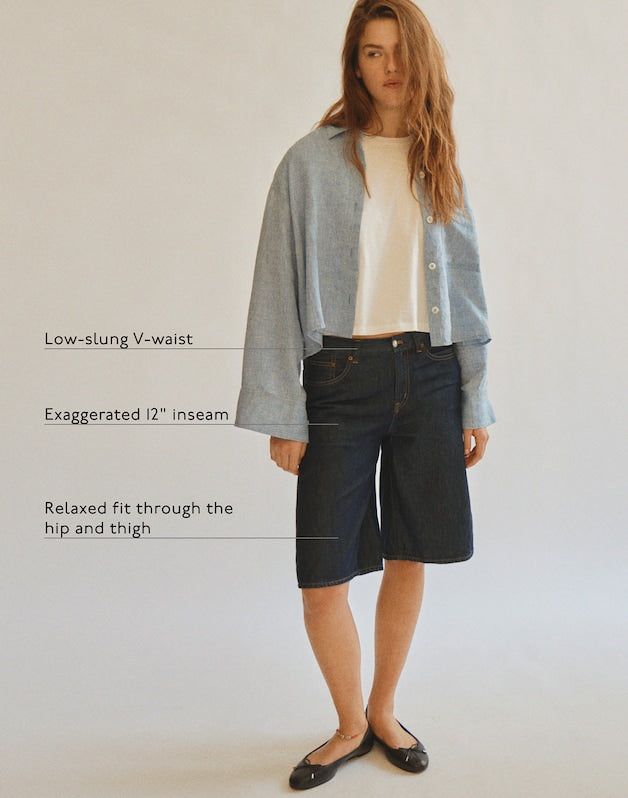 The V-Waist Bermuda Short in Airy Denim RINSE WASH