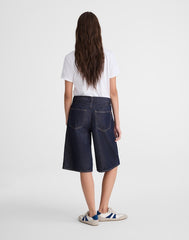 The V-Waist Bermuda Short in Airy Denim RINSE WASH