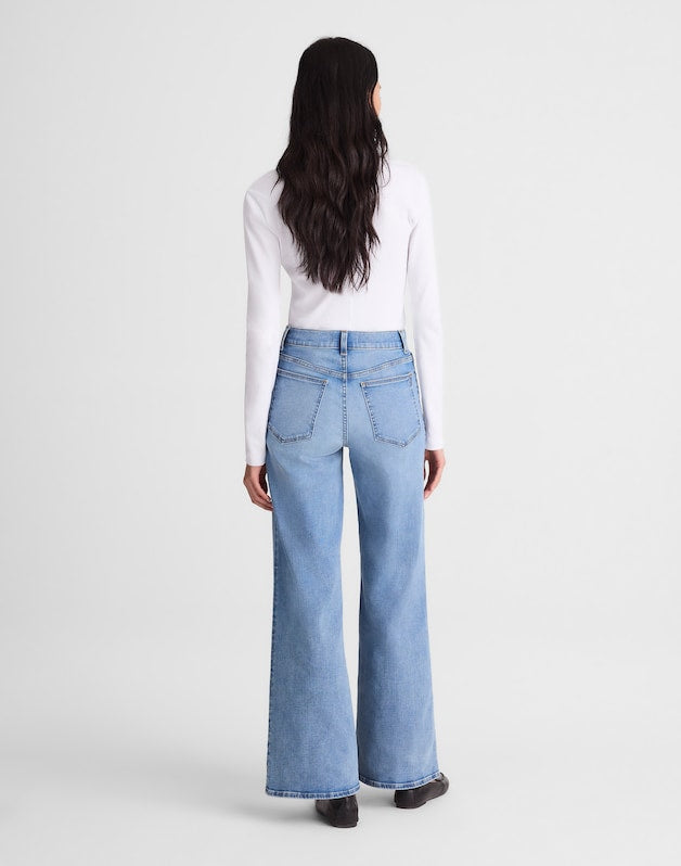 The Short Wide-Leg Jean in Super Stretch Denim COASTAL BLUE WASH