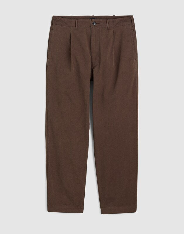 Pleated Chino Pants in Uniform Twill CHOCOLATE