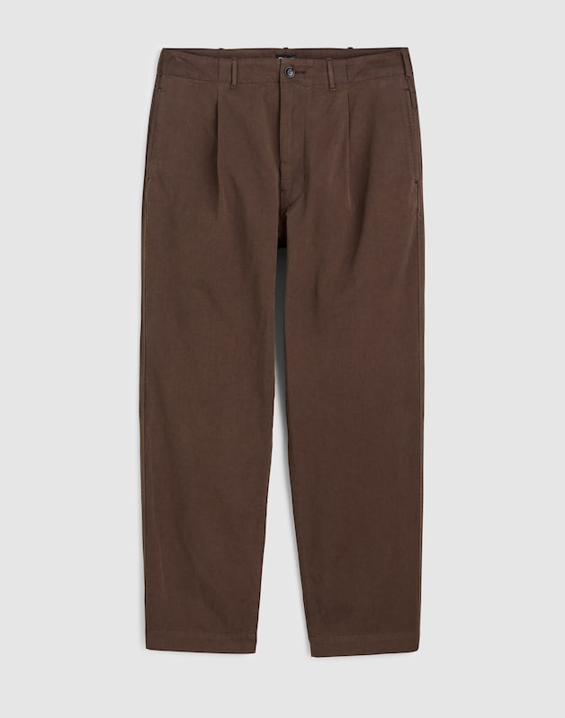 Pleated Chino Pants in Uniform Twill CHOCOLATE