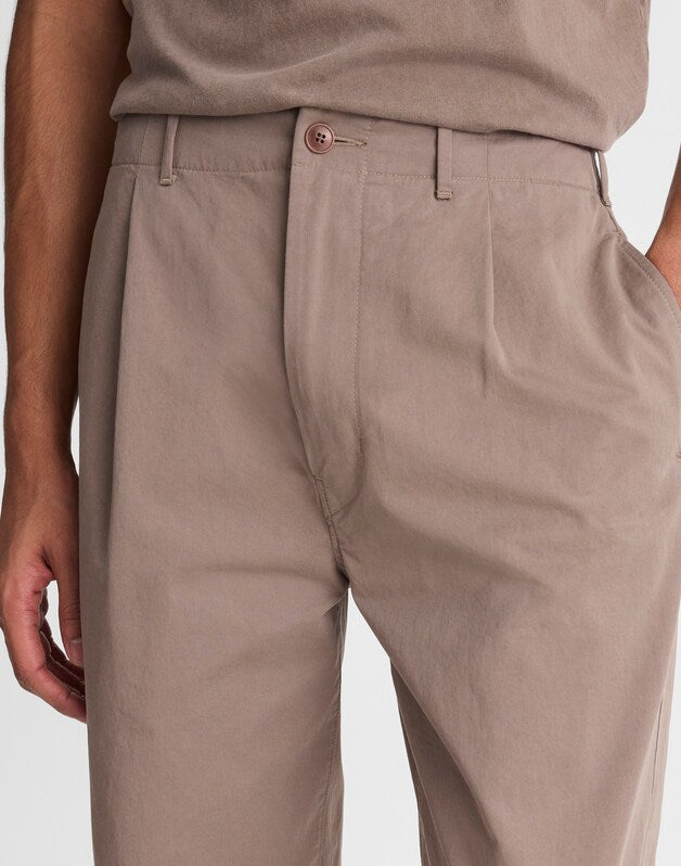 Pleated Chino Pants in Uniform Twill DARK DRIFTWOOD