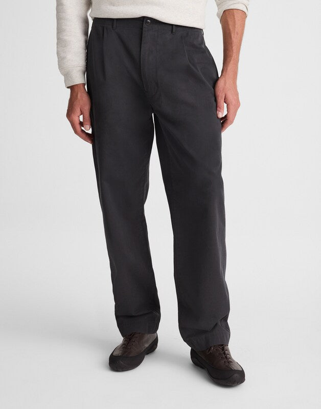 Pleated Chino Pants in Uniform Twill PEPPER