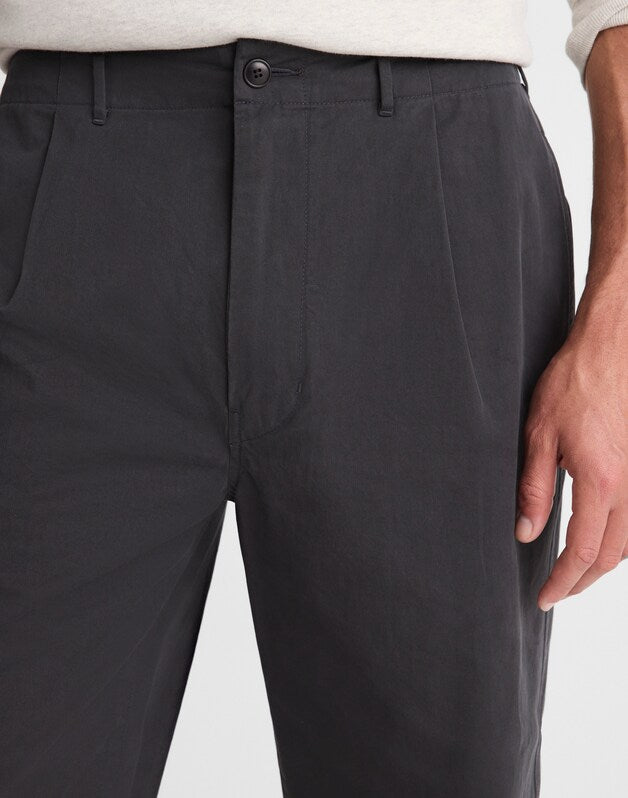 Pleated Chino Pants in Uniform Twill PEPPER