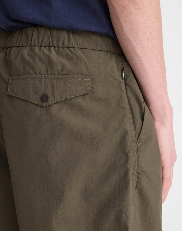 Pull-On Short in Nylon CAPERS