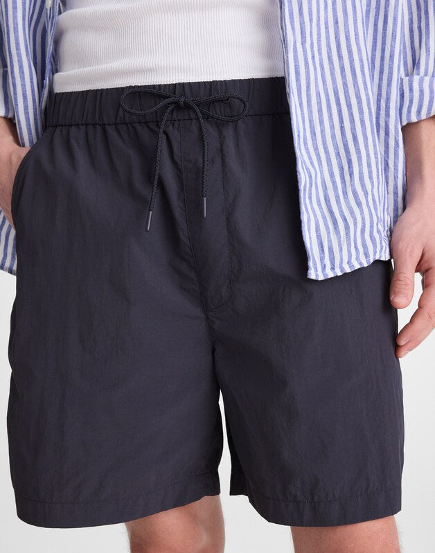 Pull-On Short in Nylon PEPPER