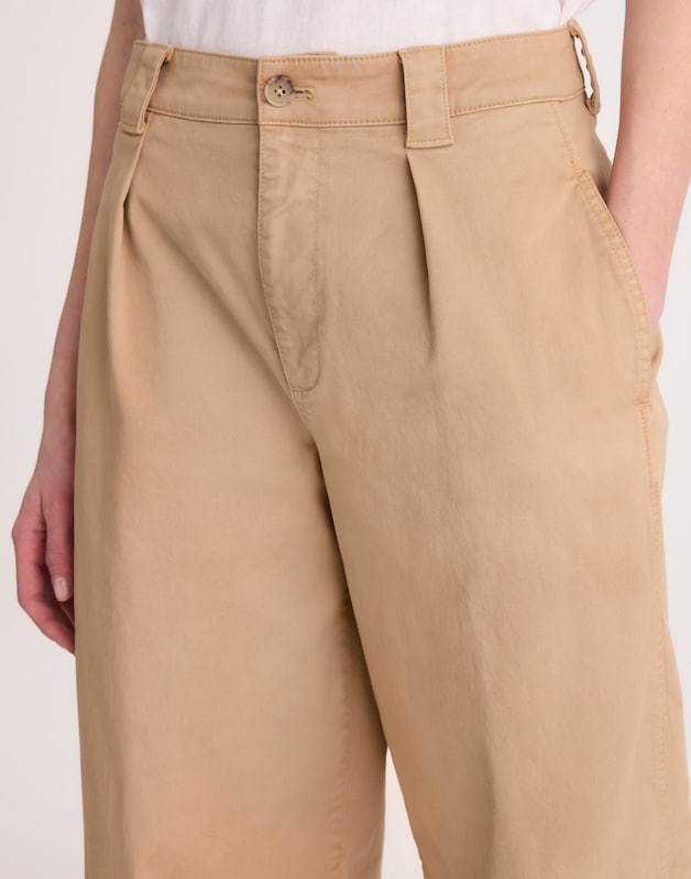 The Short Barrel-Leg Chino Pant FAWN