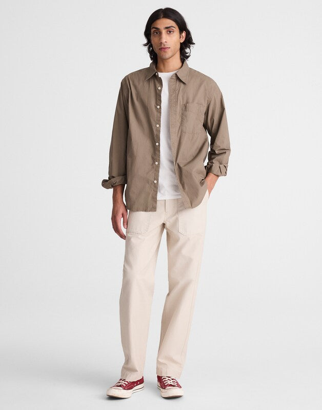 Button-Up Shirt in Crisp Poplin DARK DRIFTWOOD