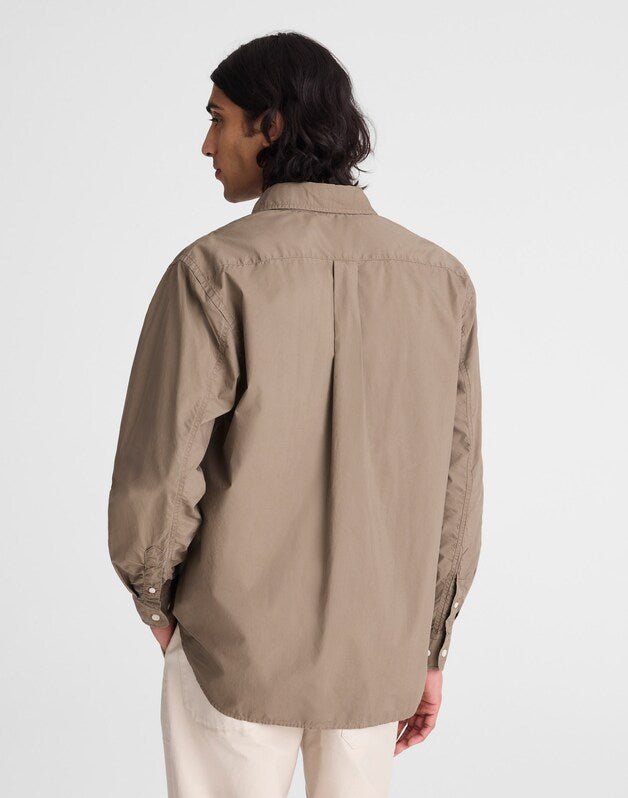 Button-Up Shirt in Crisp Poplin DARK DRIFTWOOD