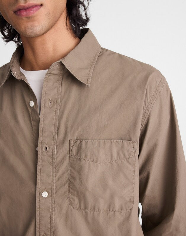 Button-Up Shirt in Crisp Poplin DARK DRIFTWOOD