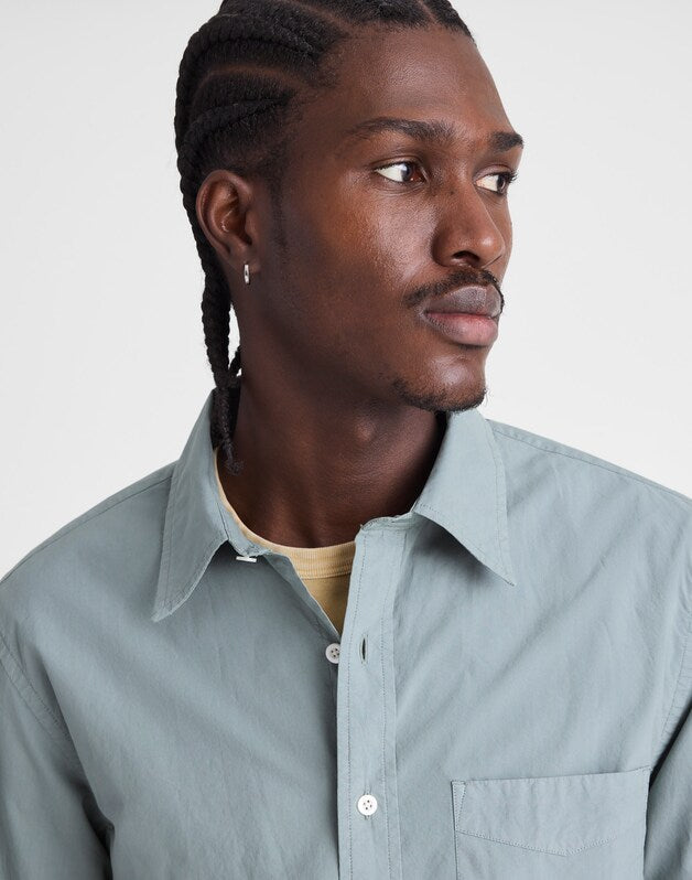 Button-Up Shirt in Crisp Poplin FROSTED CYPRESS