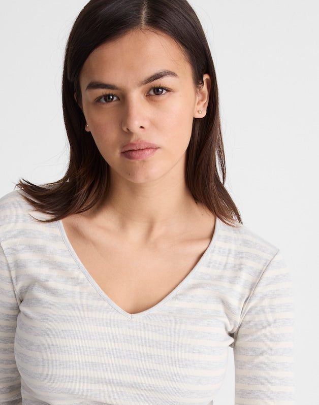 The 9-9 V-Neck Long-Sleeve Tee in LuxeRib HTHR SLATE