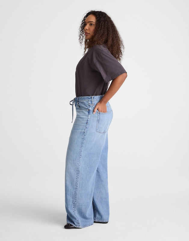 The Curvy Ultimate Wide-Leg Jean in Airy Denim RAEBROOK WASH