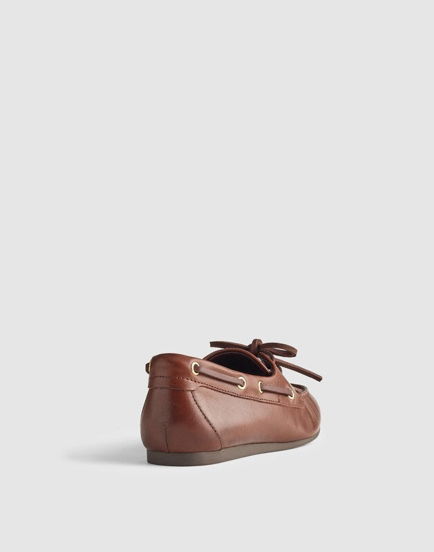 The Jamie Boat Shoe in Leather CHERRY WOOD