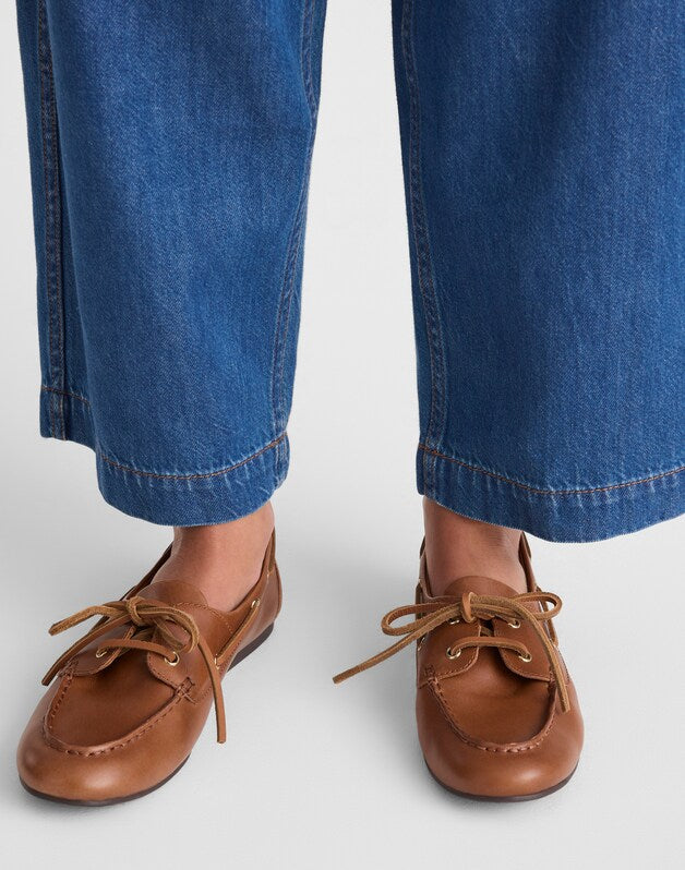The Jamie Boat Shoe in Leather DAREST BROWN