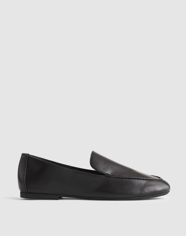 The Dolli Loafer in  Glove Leather TRUE BLACK
