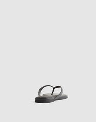The Iggy Thong Sandal in Leather TRUE BLACK